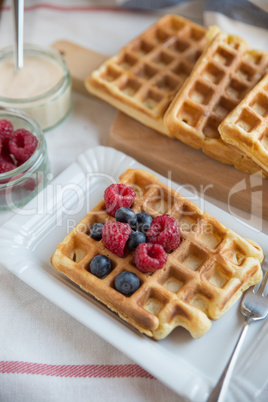 Belgische Waffeln mit frischen Beeren