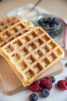 Belgische Waffeln mit frischen Beeren