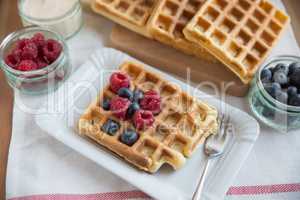 Belgische Waffeln mit frischen Beeren