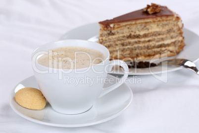 Heißer Kaffee und Nusskuchen Kuchen Torte Nachtisch, Dessert