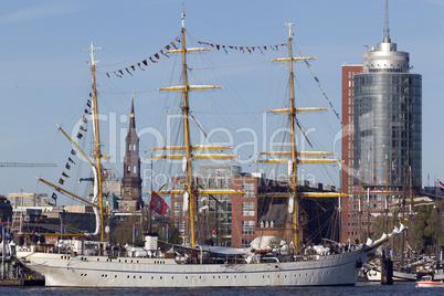 Segelschiff im Hafen von Hamburg, Deutschland