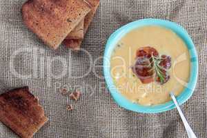 Waldpilzsuppe mit gerösteten Brot_02