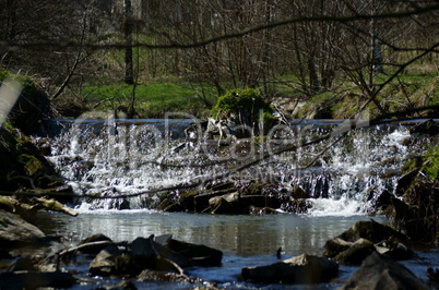 Wasserfall in einem Flusslauf