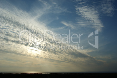 Schleierwolken an Nordseeküste