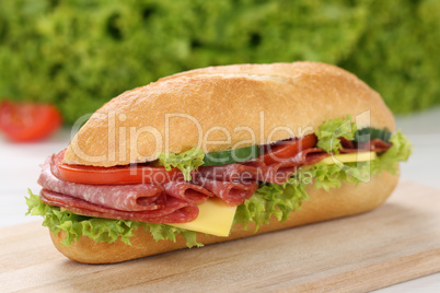 Sandwich Baguette belegt mit Salami