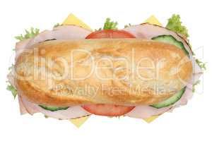 Sandwich Baguette belegt mit Schinken von oben Freisteller
