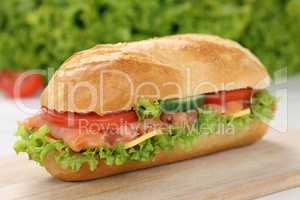Sandwich Baguette belegt mit Lachs Fisch