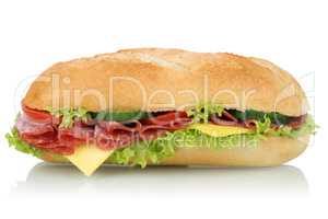 Sandwich Baguette belegt mit Salami seitlich Freisteller