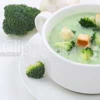 Gesunde Ernährung Brokkolisuppe Brokkoli Suppe in Suppentasse N