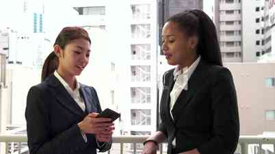 Co-workers Happy Colleagues Girls Women Talking During Break In Office