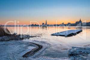 Blick über die Warnow auf Rostock