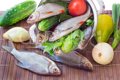 Fish and components for her preparation: vegetables, spices, par