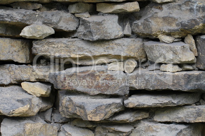 Wall made of natural stones