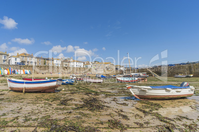 Hafen bei Ebbe