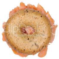 Bagel Brötchen Sandwich belegt mit Lachs Fisch Freisteller von