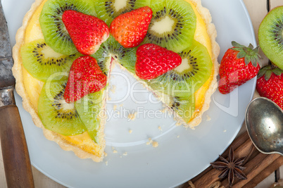 kiwi and strawberry pie tart