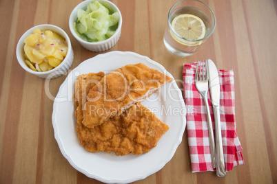 Wiener Schnitzel mit Salat