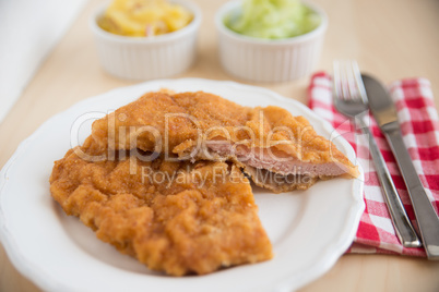 Wiener Schnitzel mit Salat