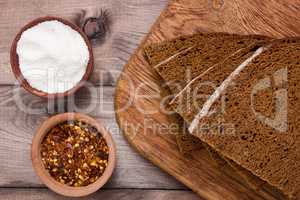 Brown bread on the chopping board