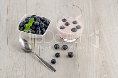 Yogurt with fresh blueberries