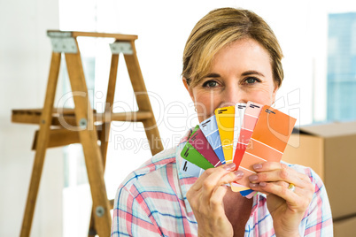 woman showing color samples