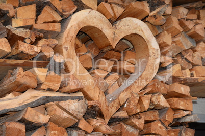 Herz im Holzstoß