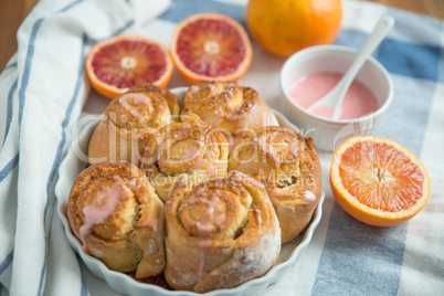 Hefeteilchen mit Orangenglasur