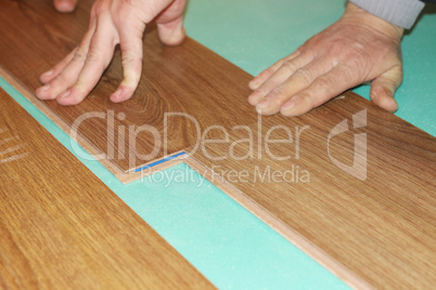 Laying laminate flooring