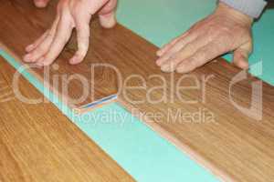 Laying laminate flooring