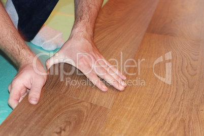 Laying laminate flooring