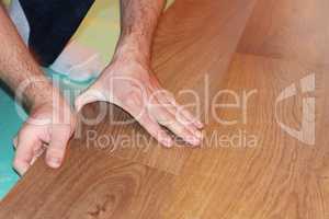 Laying laminate flooring