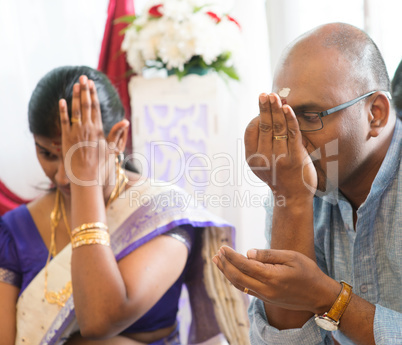 Indian people received prayers from priest
