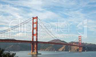 Golden-Gate Bridge in wispy skies
