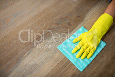 Woman cleaning up the table