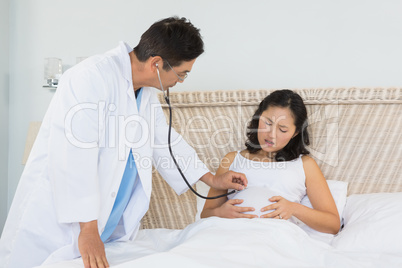 Doctor visiting pregnant woman