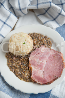 Geselchtes mit Knödel