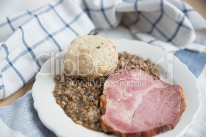 Geselchtes mit Knödel