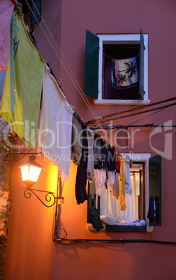 Fenster in Rovinj, abends