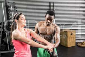 Fit couple lifting dumbbells