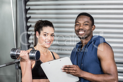 thletic trainer explaining workout plan to woman