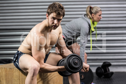 Man and woman lifting dumbbells