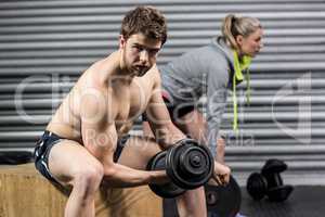 Man and woman lifting dumbbells