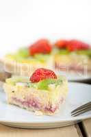 kiwi and strawberry pie tart