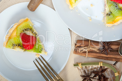 kiwi and strawberry pie tart