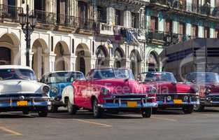 Kuba Cabriolet Oldtimer parken in Havanna