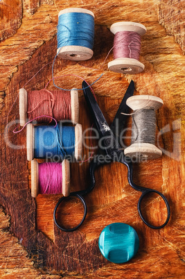 Spools of sewing threads