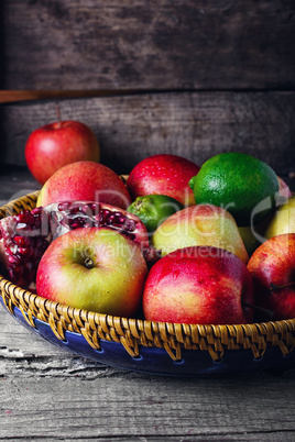 Delicious apples on platter