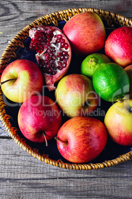 Delicious apples on platter