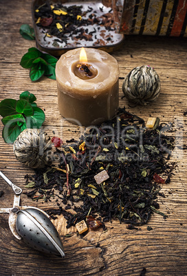 tea brew with lime and mint on wooden background