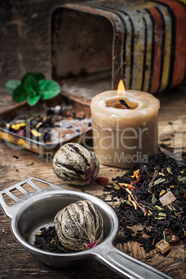 tea brew with lime and mint on wooden background